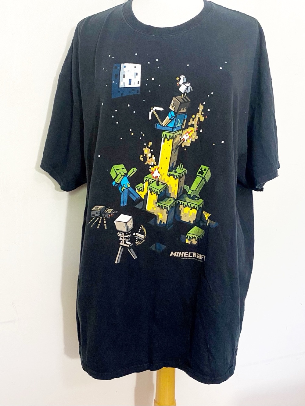 Minecraft Unisex Black Graphic Tee with Pixel Adventure Print 100% Cotton 2XL